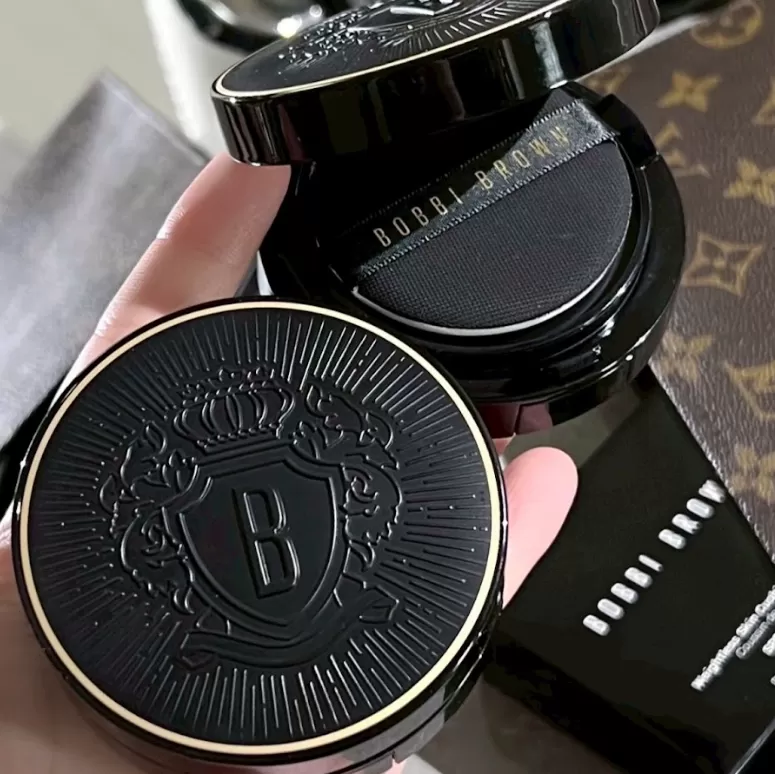 BOBBI BROWN 芭比波朗 霧光持久氣墊粉餅加量組 （正裝 12g＋補充蕊）#Extra Light 淺亮白