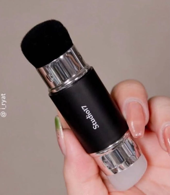 Studio17 雙頭矽膠腮紅刷,U60330002,Studio17雙頭矽膠腮紅刷,完美駕馭,精準貼合,所有商品